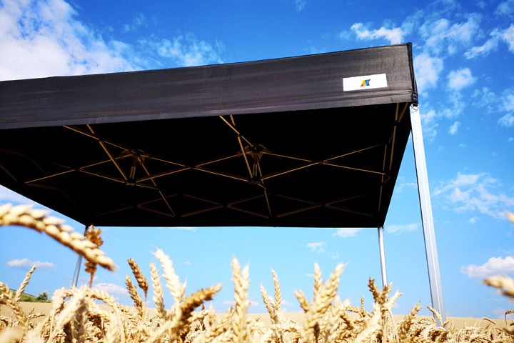 Namiot reklamowy nożycowy o wymiarach 2x2 m