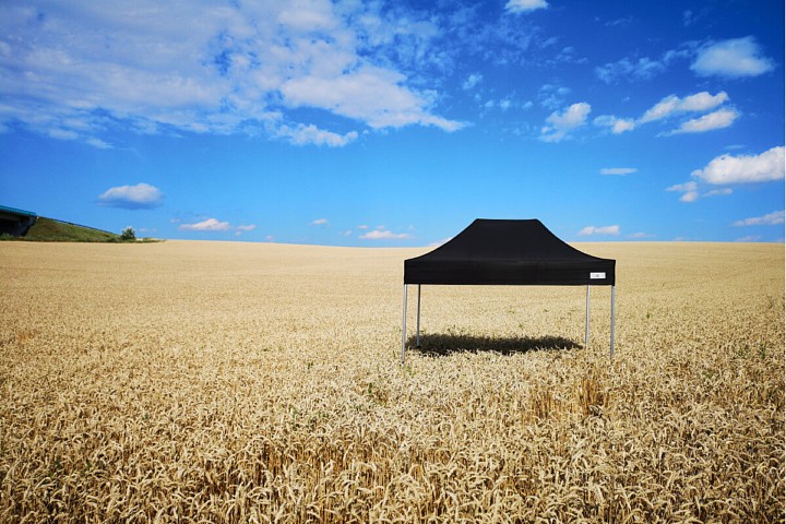 Stojaki promocyjne o wymiarach 2x2 m