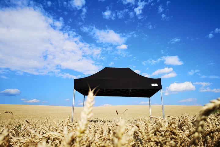 Namioty promocyjne nożycowe o wymiarach 2x2 m